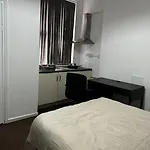 Nice Ensuite Near Cricket Ground
