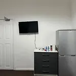 Nice Ensuite Near Cricket Ground