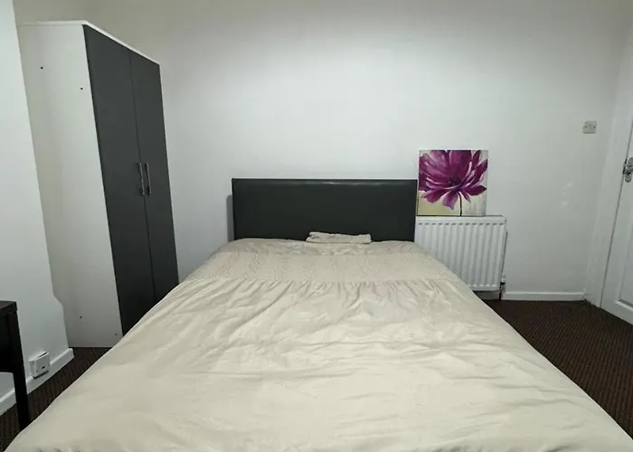 Nice Ensuite Near Cricket Ground
